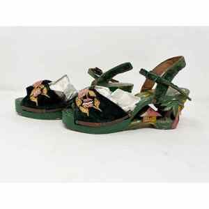 Sold//Vintage 1950s Wood Carved Philippines Sandal Shoes / 7